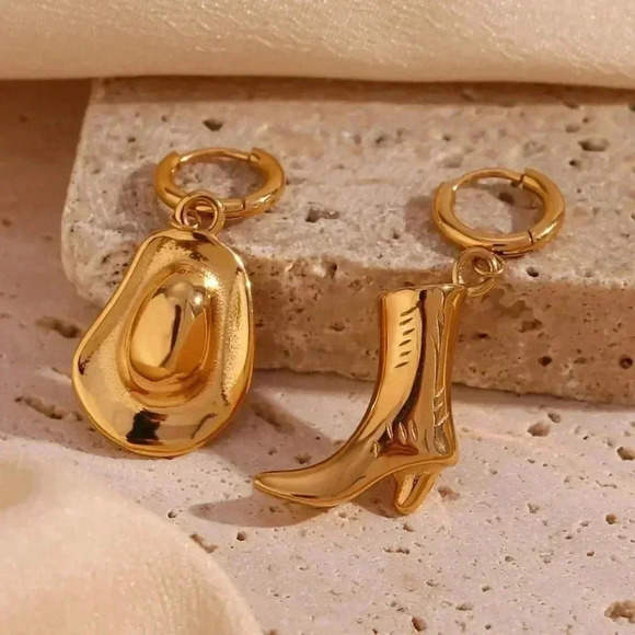*NEW* 18K Gold Plated Stainless Steel Earrings -  Cowboy Hat & Boot - Picture 3 of 8